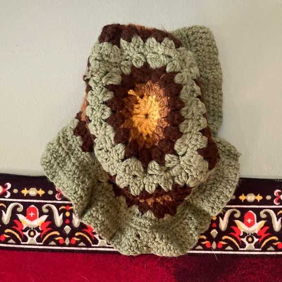 Sage Sunflower Granny Square Bucket Hat – Handmade Crochet Forest Fairy Vibes - Picture 6 of 6